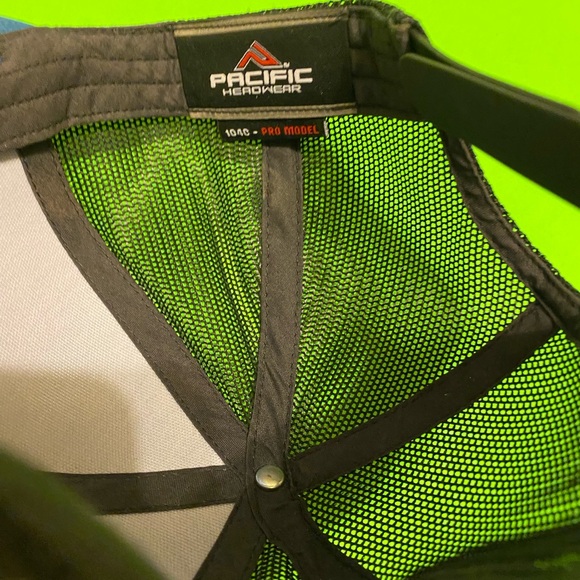 Pacific Headwear two-tone Mens hat - Picture 5 of 5